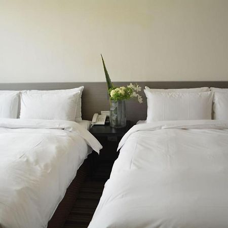 De Reve Express Hotel Kota Chiayi Bagian luar foto