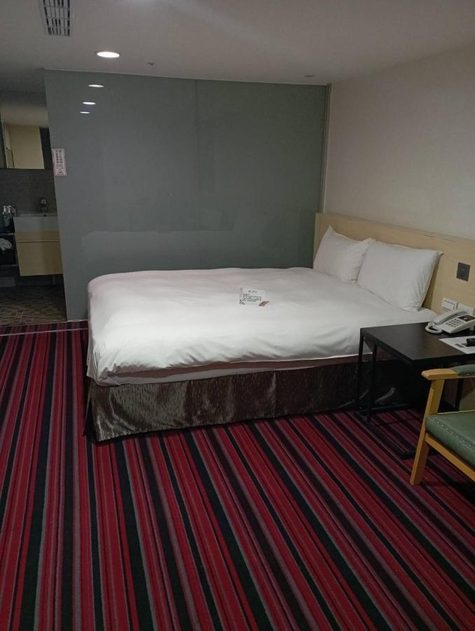 De Reve Express Hotel Kota Chiayi Bagian luar foto
