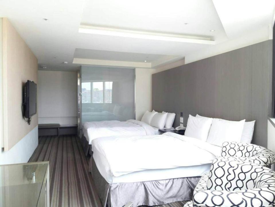 De Reve Express Hotel Kota Chiayi Bagian luar foto