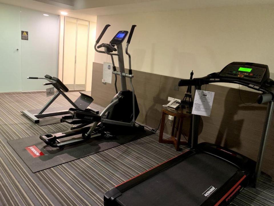 De Reve Express Hotel Kota Chiayi Bagian luar foto