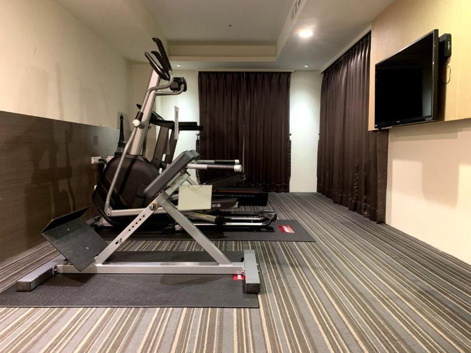 De Reve Express Hotel Kota Chiayi Bagian luar foto