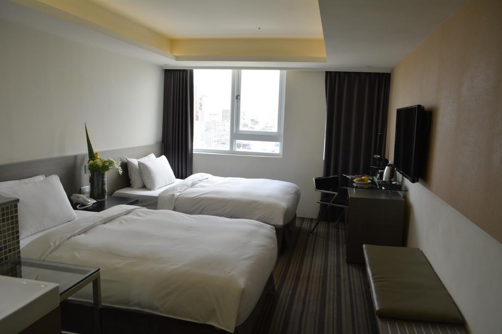 De Reve Express Hotel Kota Chiayi Bagian luar foto