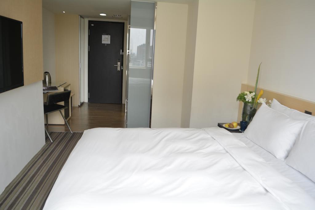 De Reve Express Hotel Kota Chiayi Bagian luar foto
