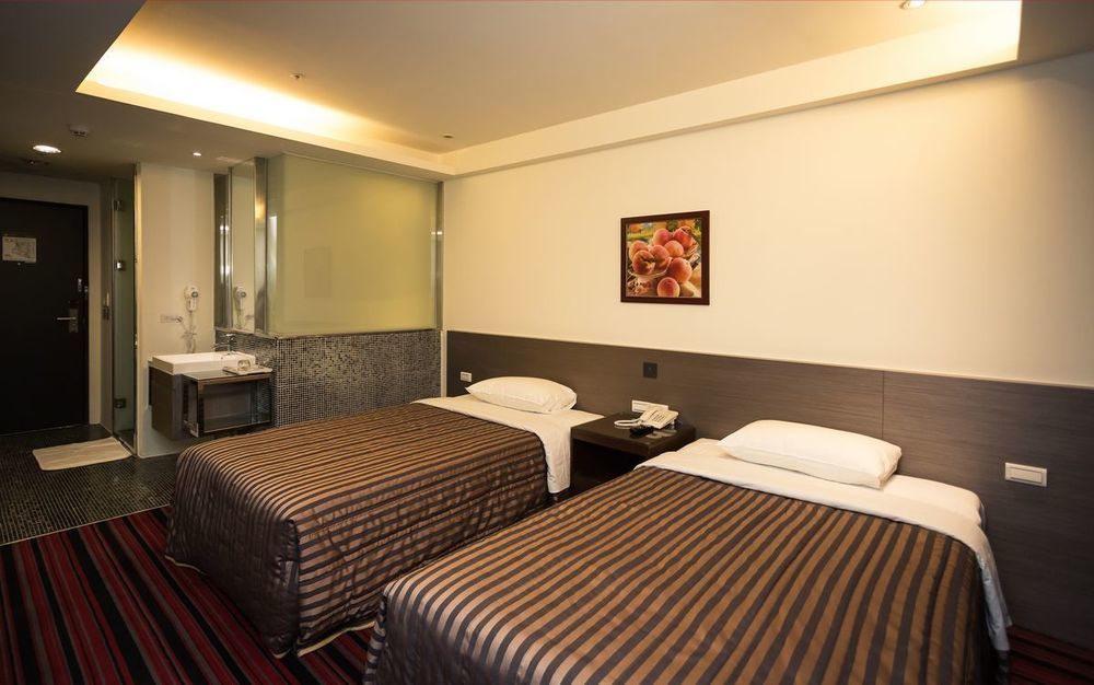 De Reve Express Hotel Kota Chiayi Bagian luar foto